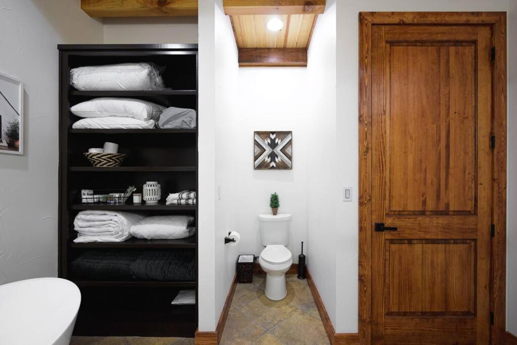 Little Dutch Cabin #3 - 12 Min To Magnolia-Baylor Bellmead المظهر الخارجي الصورة